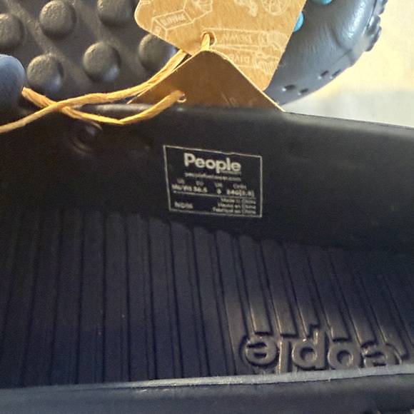 People Slide on Shoes, Size M6/ W8 - Picture 2 of 4